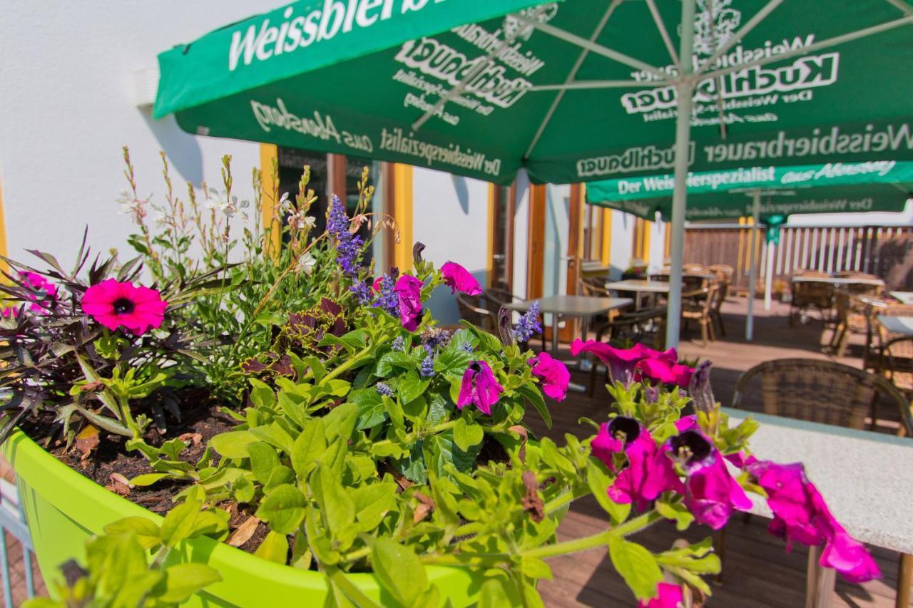 Gasthof Postbraeu Siegenburg Exterior photo