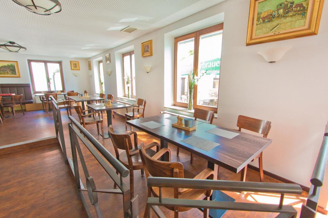 Gasthof Postbraeu Siegenburg Exterior photo